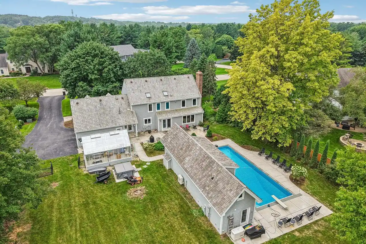 Photo 1 of Single family home for sale at 165 Hickory Dr Dr, Delafield, WI 53018 | MLS# 1976041 | Listing updated on 2026-08-27