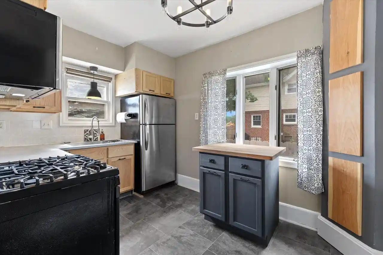 4th image of 7519 10Th Avenue Avenue, Kenosha, WI 53143 | MLS# 1976044