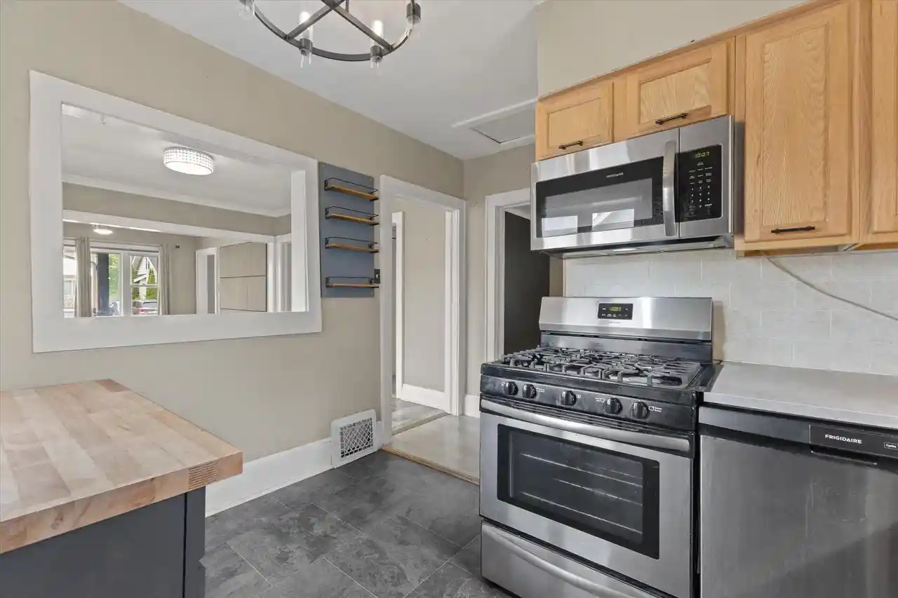 5th image of 7519 10Th Avenue Avenue, Kenosha, WI 53143 | MLS# 1976044