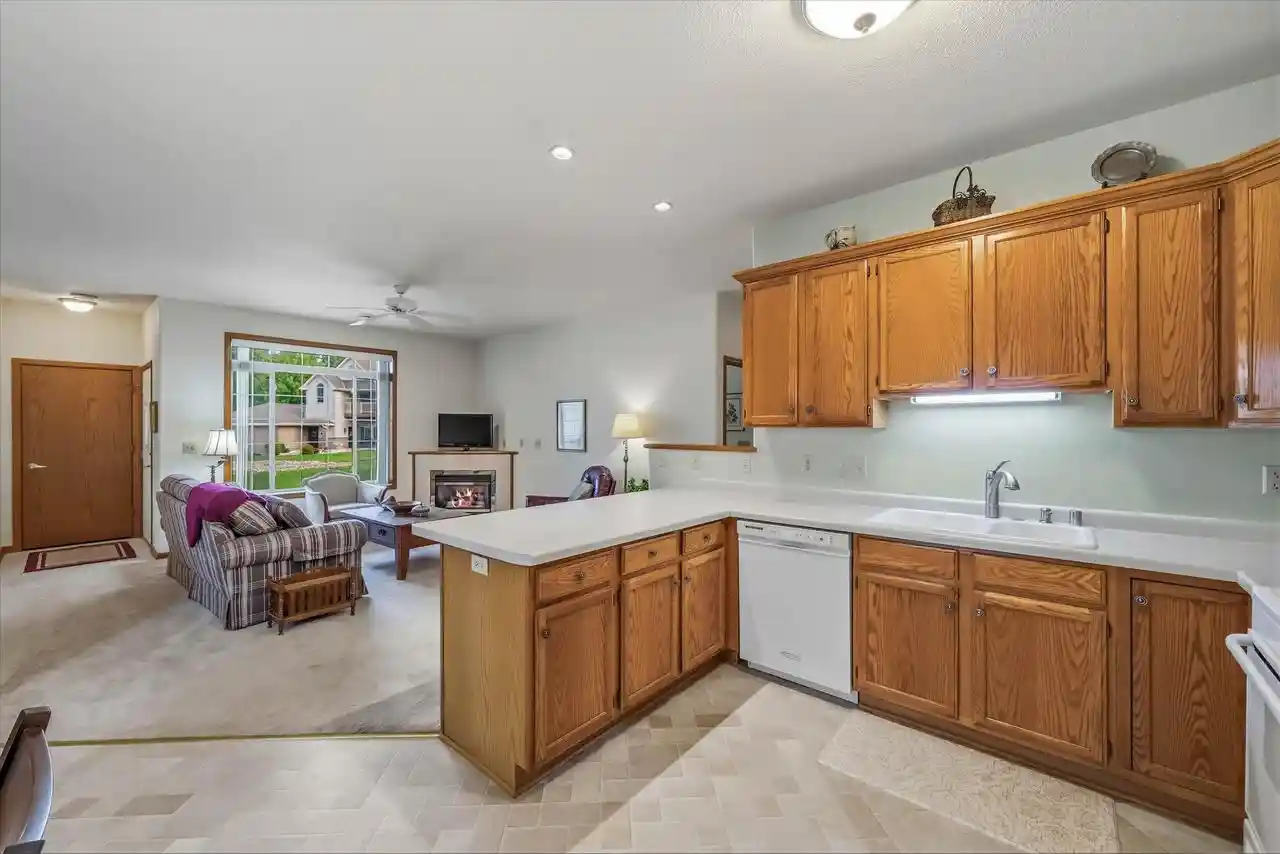 2nd image of 827 Cheyenne Ave Ave, Grafton, WI 53024