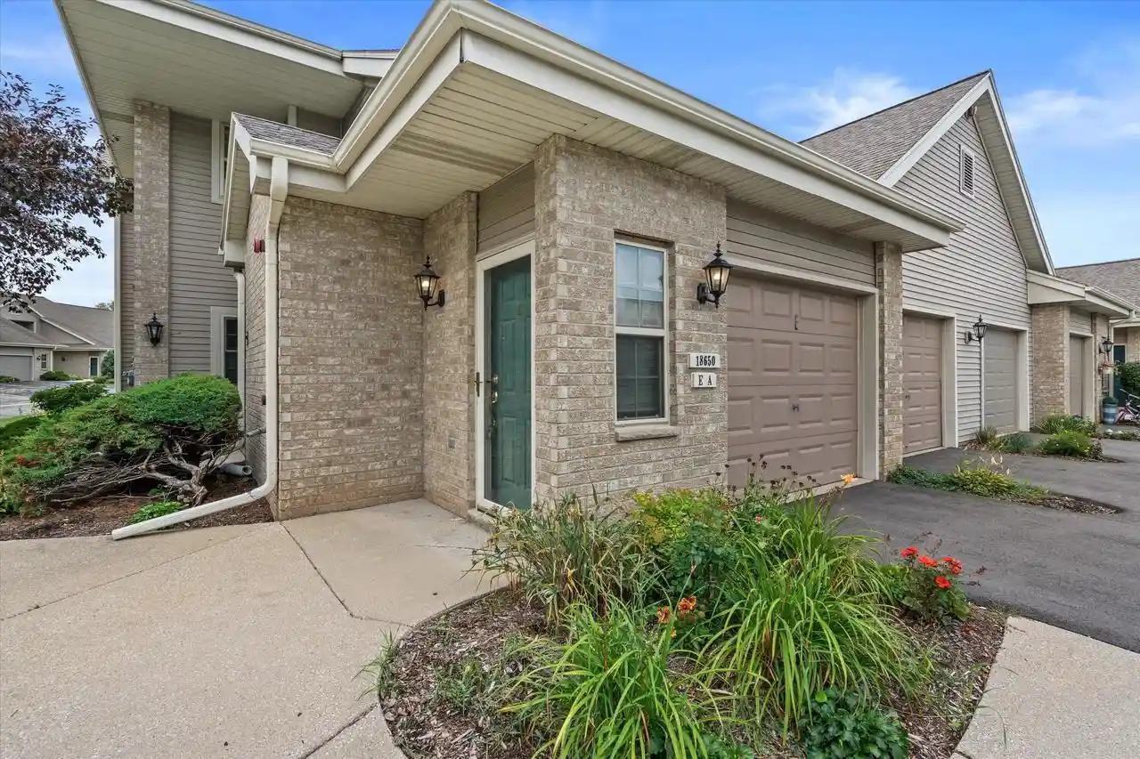1st image of 18650 Emerald Circle Circle #E, Brookfield, WI 53045 | MLS# 1976061