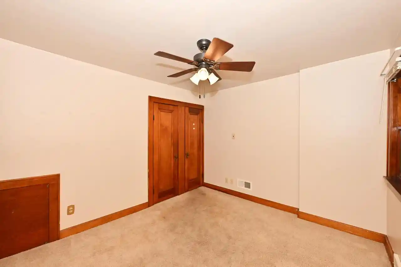 Photo 4 of Single family home for sale at 1828 E Eden Pl Pl, Saint Francis, WI 53235 | MLS# 1976062 | Listing updated on 2026-08-23