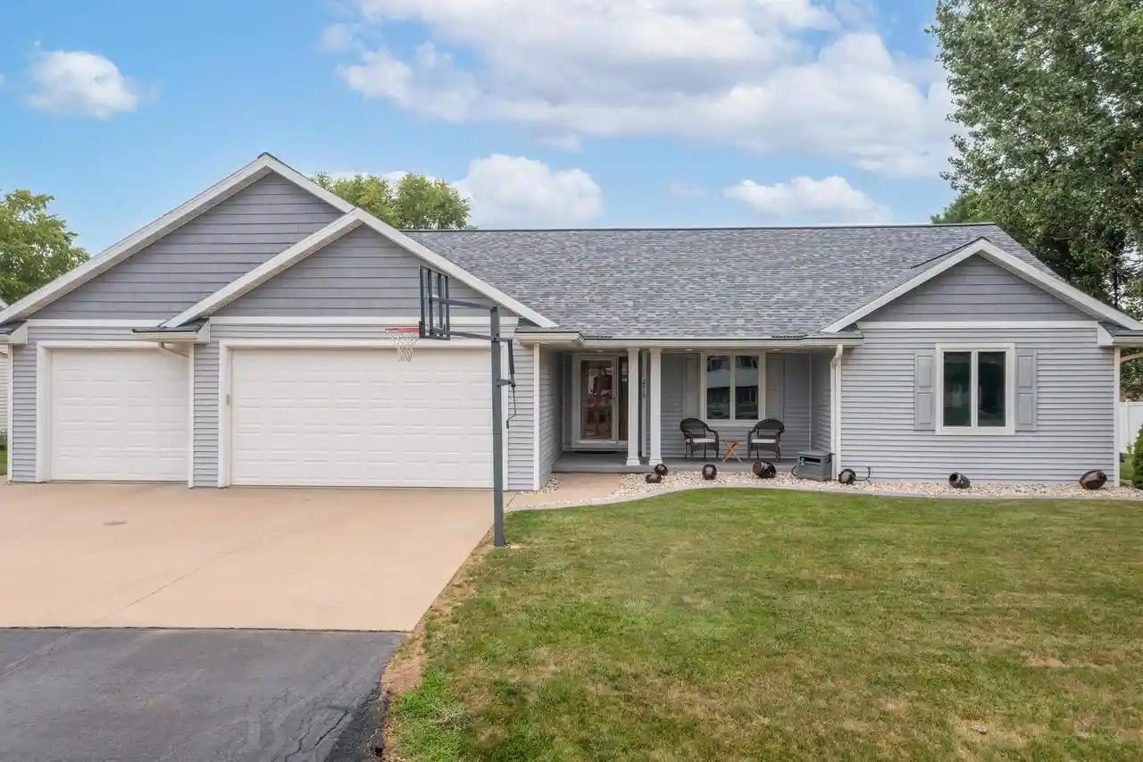 Photo 1 of Single family home for sale at W2416 Snowberry Dr Dr, Appleton, WI 54915 | MLS# 50330982 | Listing updated on 2026-08-17