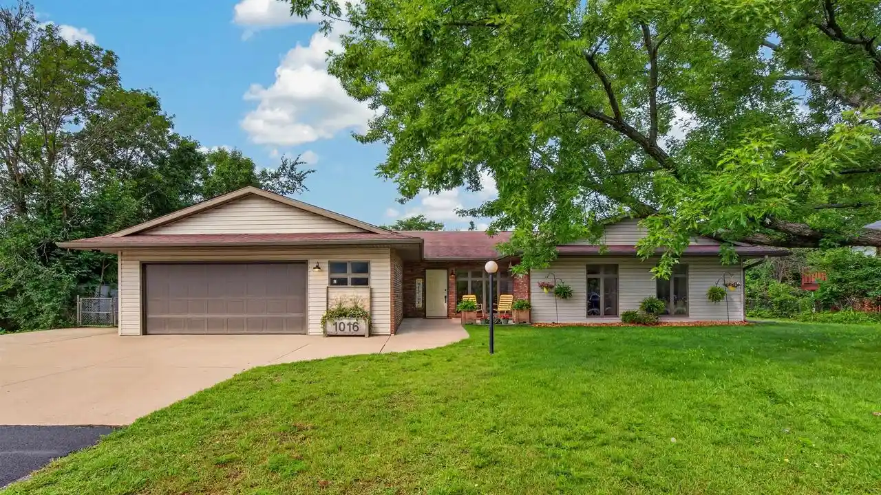 1st image of 1016 Sunset Boulevard Boulevard, Stevens Point, WI 54481 | MLS# 22603926