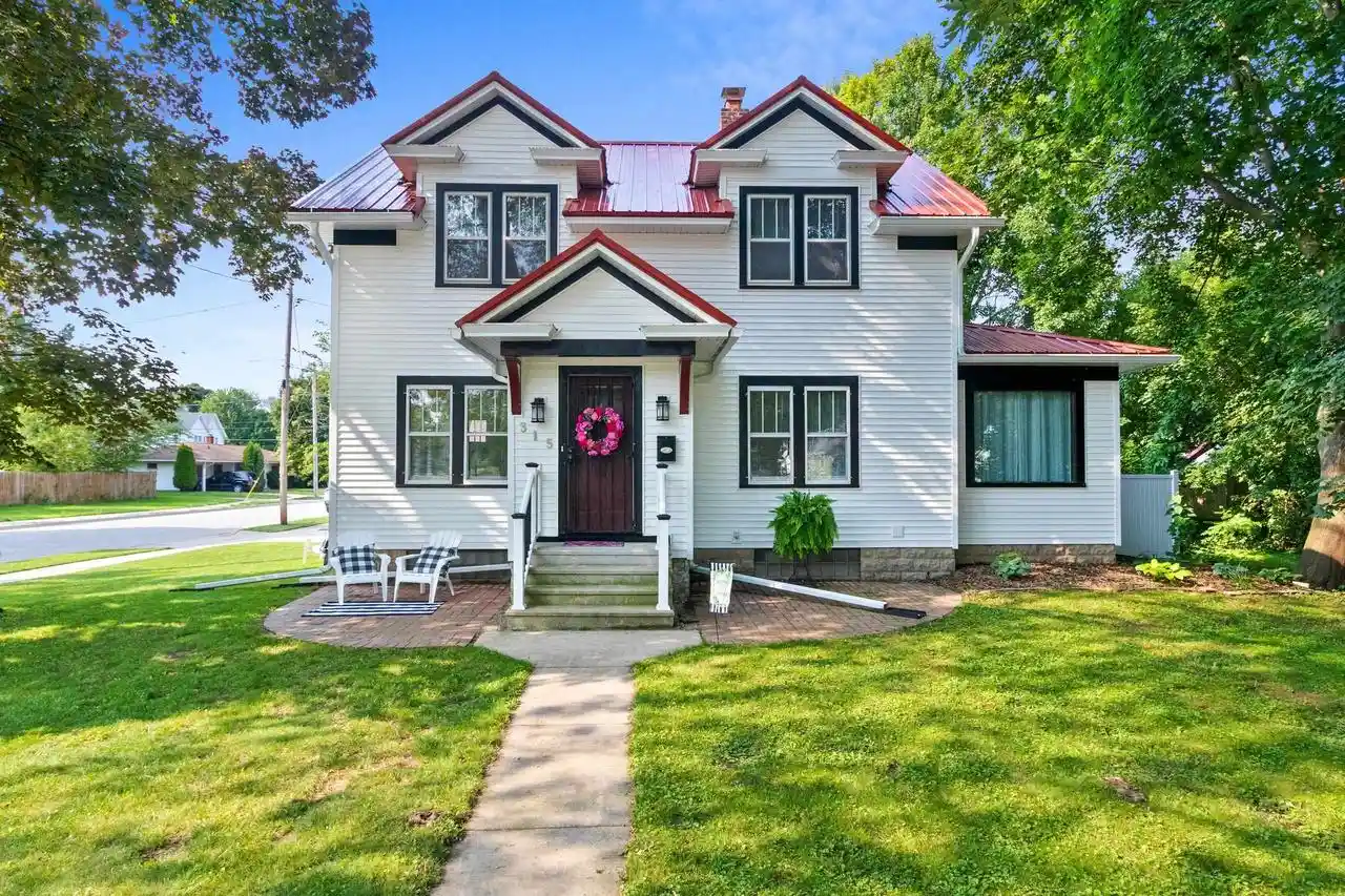 Photo 1 of Single family home for sale at 315 W Green Bay Street Street, Shawano, WI 54166 | MLS# 50330987 | Listing updated on 2026-09-10