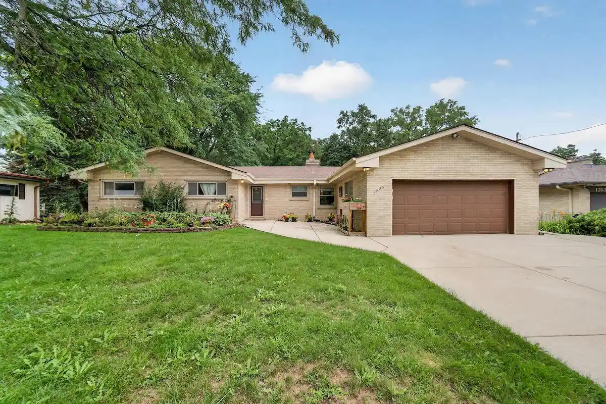 Photo 1 of Single family home for sale at 1225 N Osborne Boulevard Boulevard, Racine, WI 53405 | MLS# 1976072 | Listing updated on 2026-09-20