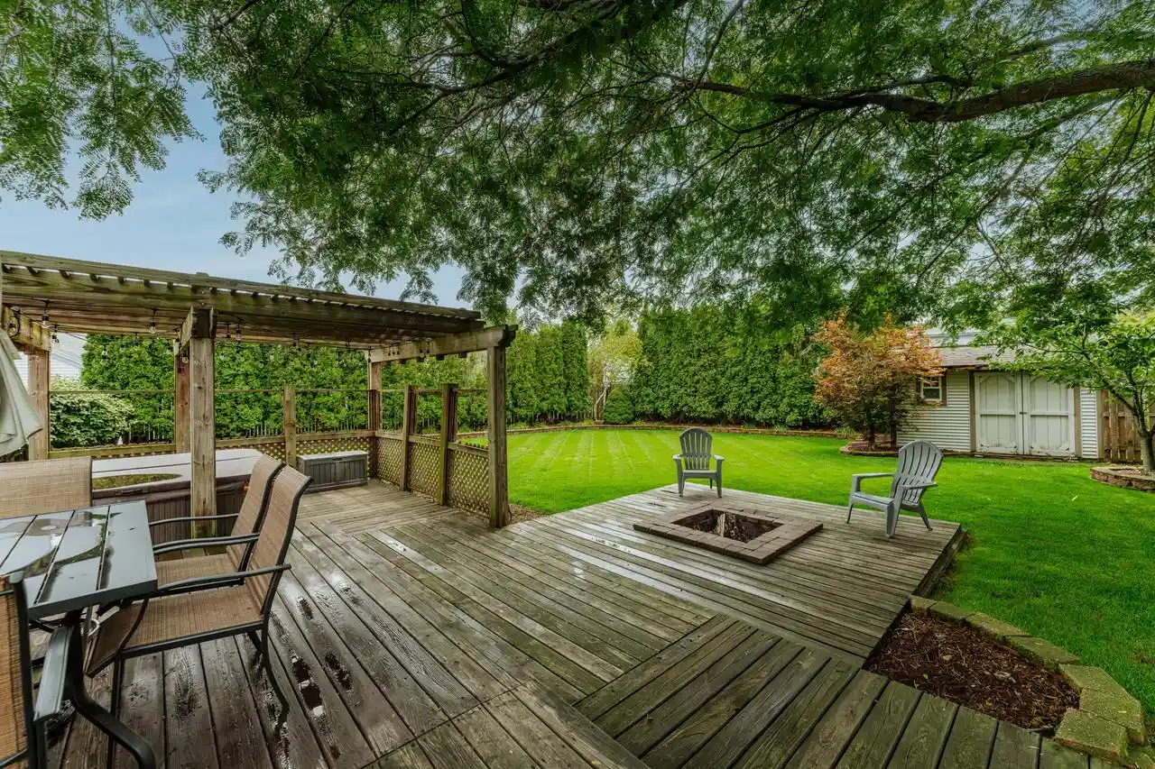 image of 605 E Quail Run Run, Oak Creek, WI 53154 | MLS# 1976081