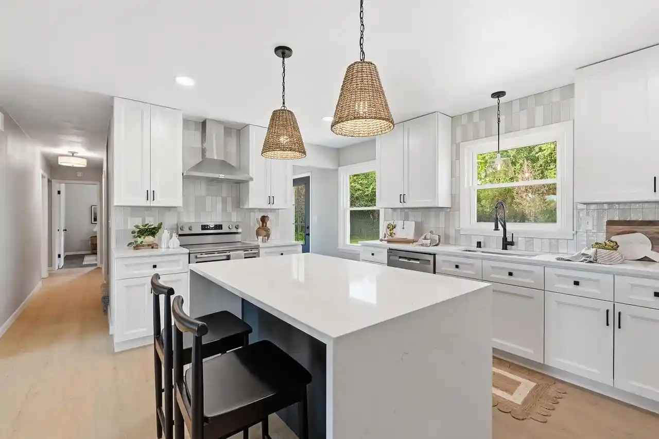 2nd image of 7526 W County Line Road Road, Mequon, WI 53092 | MLS# 1976092