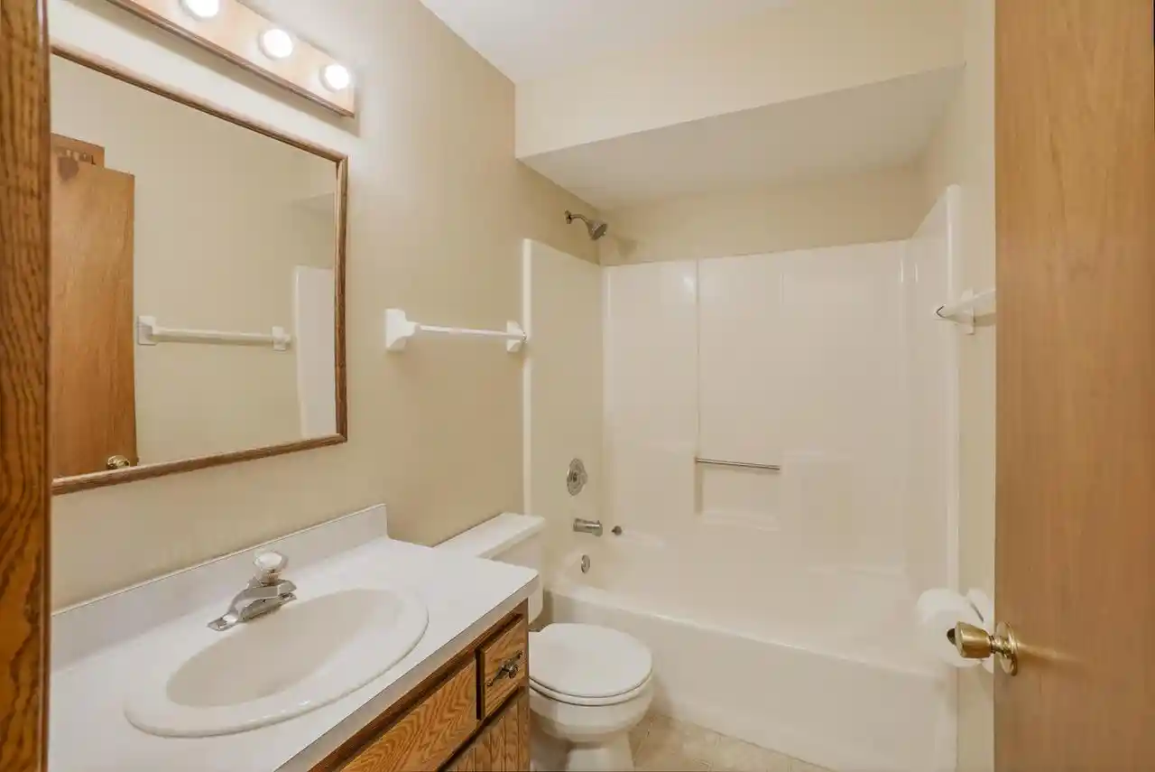 2nd image of 980 Bartlett Dr Dr, Oconomowoc, WI 53066 | MLS# 1976096