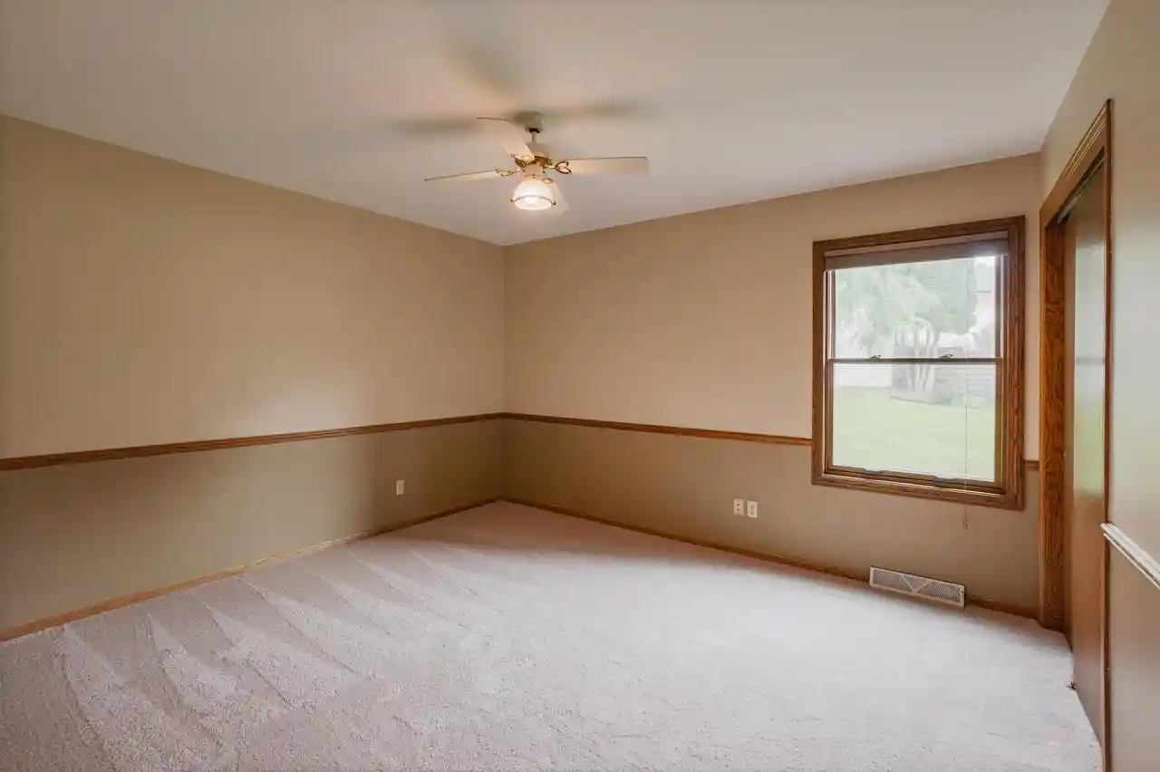 3rd image of 980 Bartlett Dr Dr, Oconomowoc, WI 53066 | MLS# 1976096