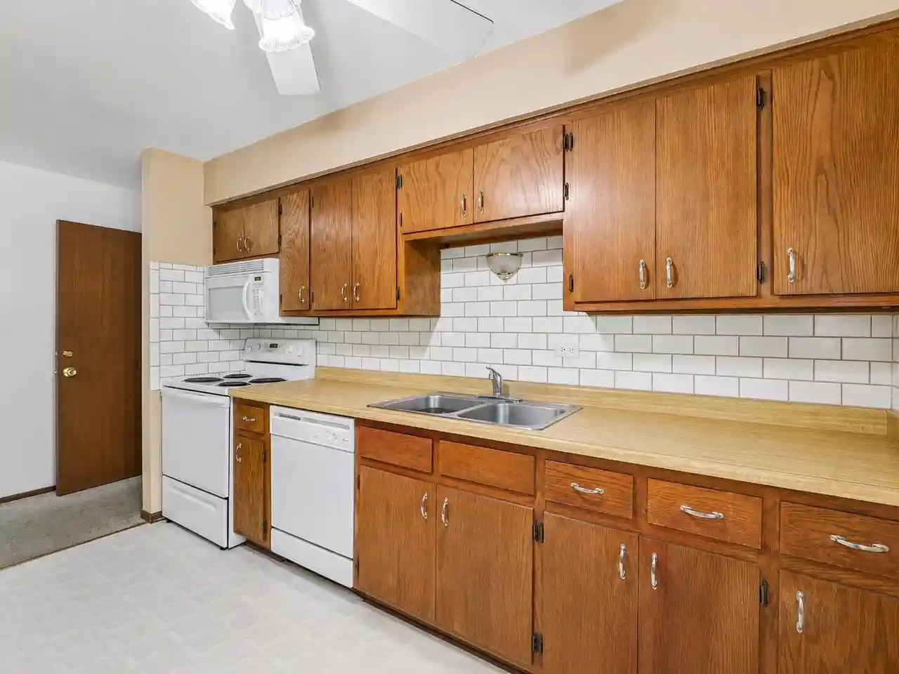 3rd image of 410 Cheviot Chase #3, Waukesha, WI 53186 | MLS# 1976097