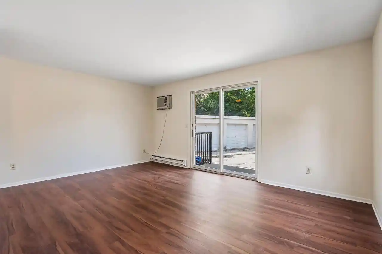3rd image of 410 Cheviot Chase #2, Waukesha, WI 53186 | MLS# 1976098