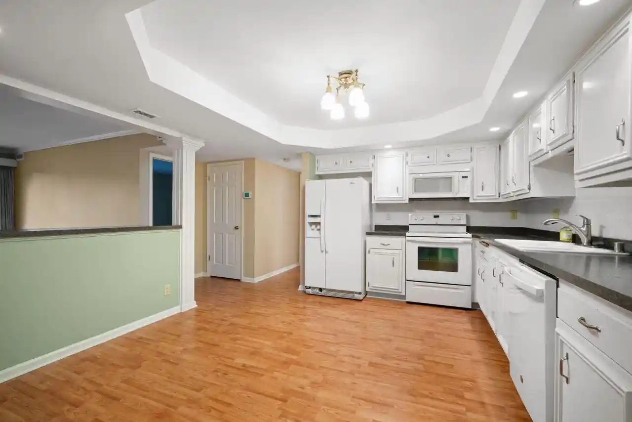 Listing Photo 4 - Condo for sale in building located at 13335 Watertown Plank Rd Rd, Elm Grove, WI 53122 - Unit #115