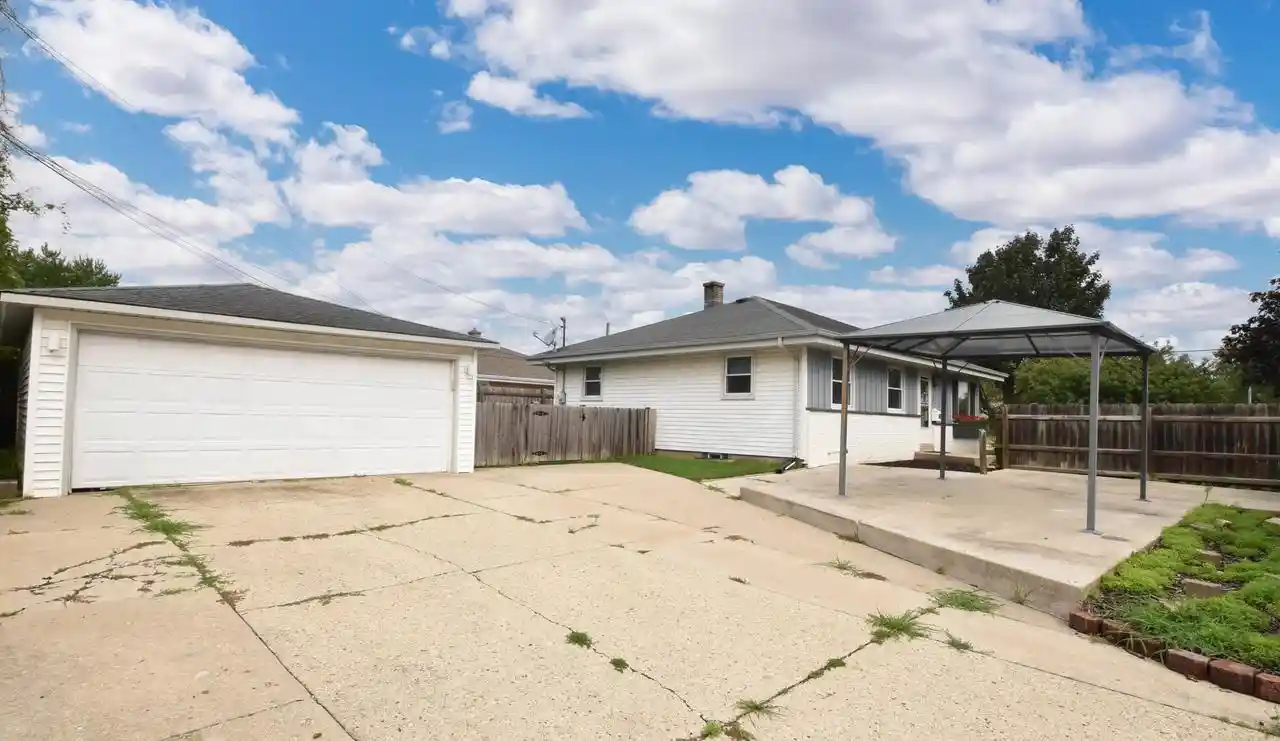 2nd image of 3940 Lasalle Street Street, Racine, WI 53402 | MLS# 1976130