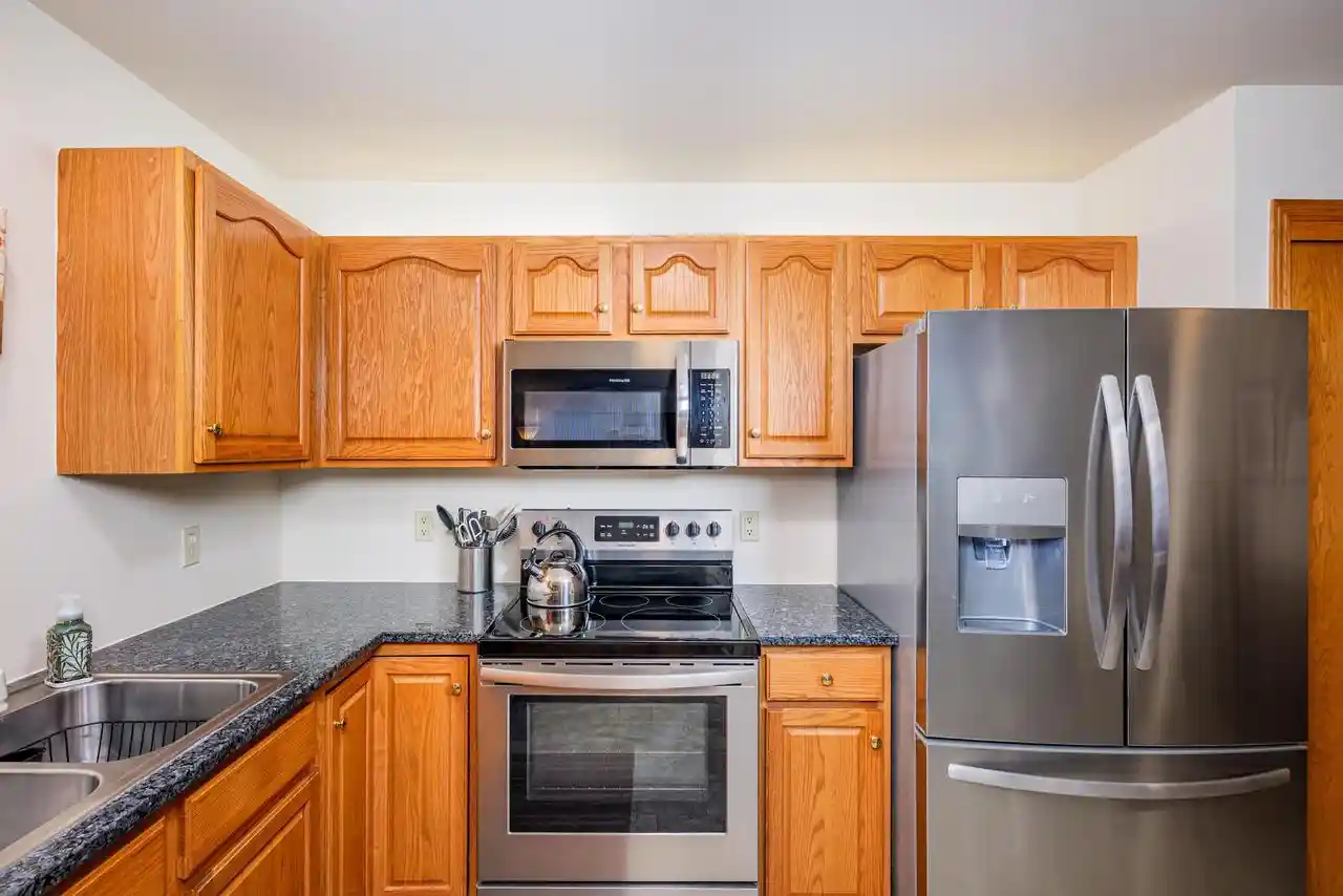 2nd image of 1270 Vlg Centre Dr Dr, Kenosha, WI 53144