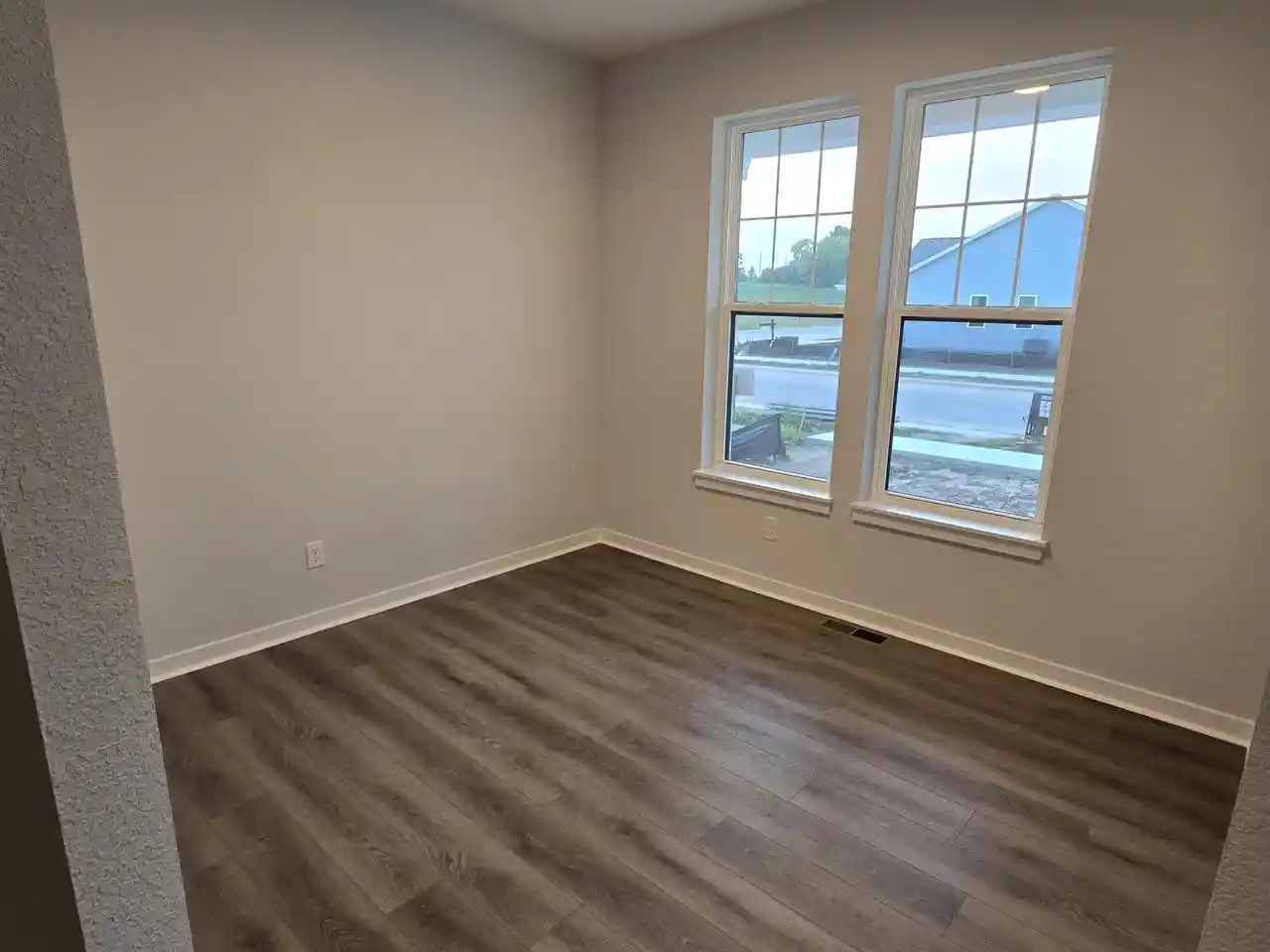 3rd image of 1499 Patton Dr Dr, Hartford, WI 53027 | MLS# 1976145