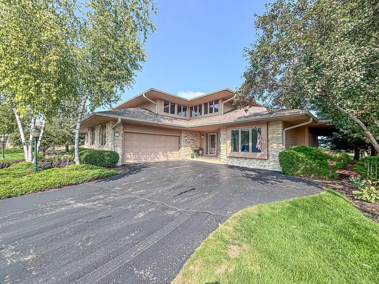 1st image of 504 N Ponderosa Dr Dr, Hartland, WI 53029 | MLS# 1976153