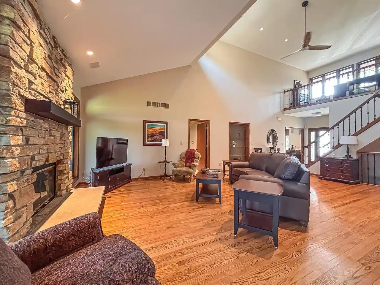 2nd image of 504 N Ponderosa Dr Dr, Hartland, WI 53029 | MLS# 1976153
