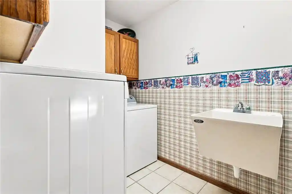 5th image of 1119 Thompson Dr Dr, Altoona, WI 54720 | MLS# 1604109