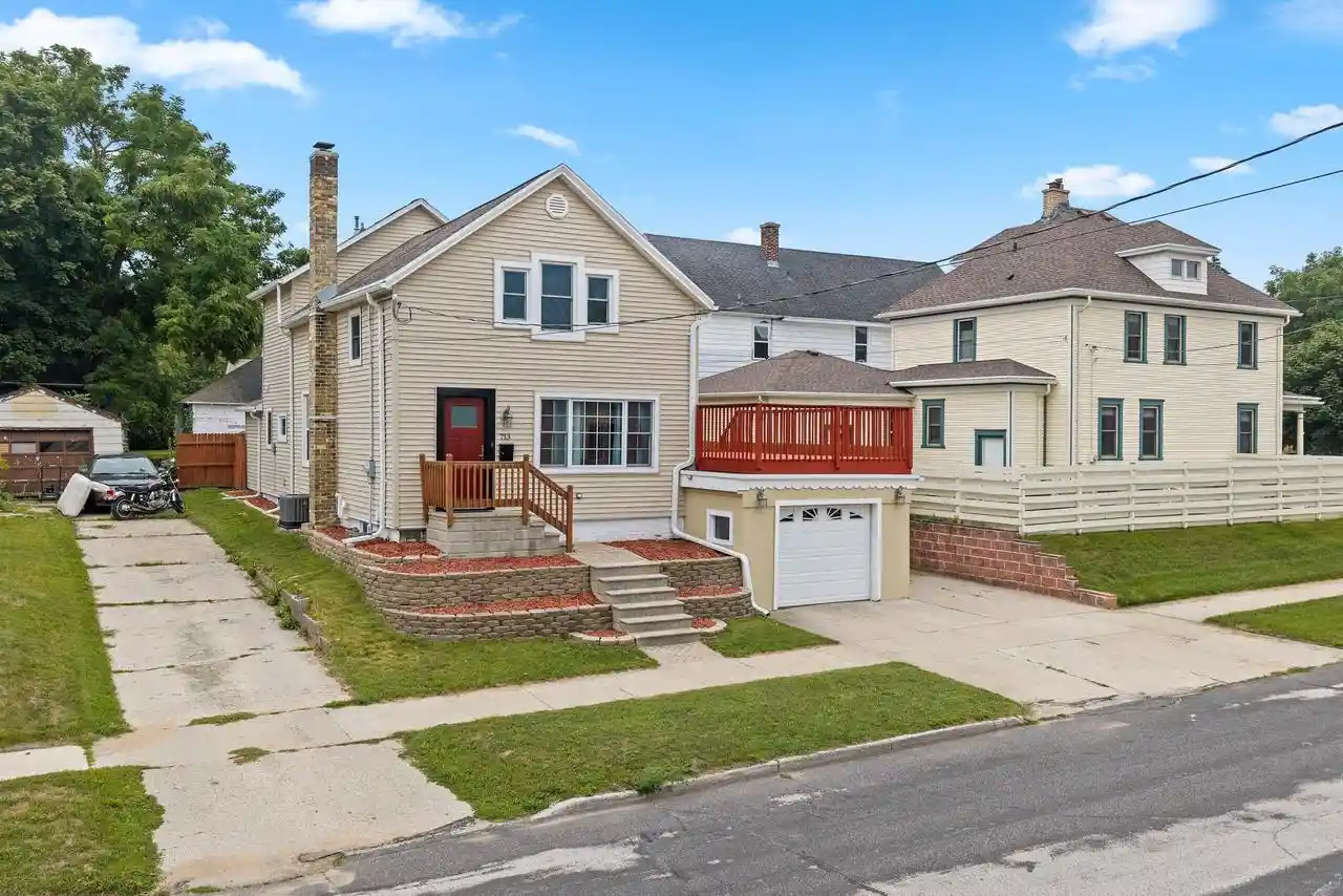1st image of 713 Huron Street Street, Manitowoc, WI 54220 | MLS# 1976157