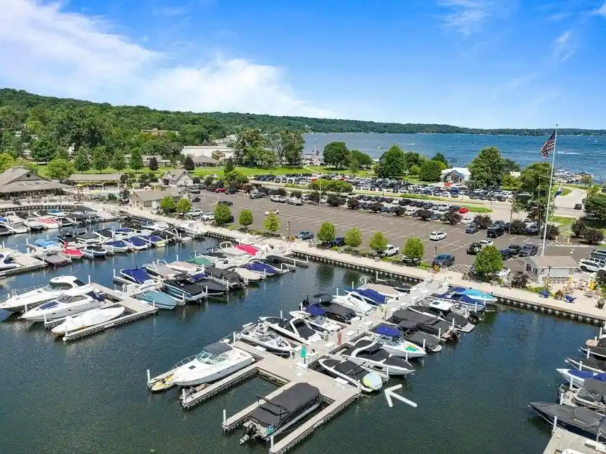 3rd image of 270 Fontana Boulevard Boulevard #413, Fontana, WI 53125 | MLS# 1976162