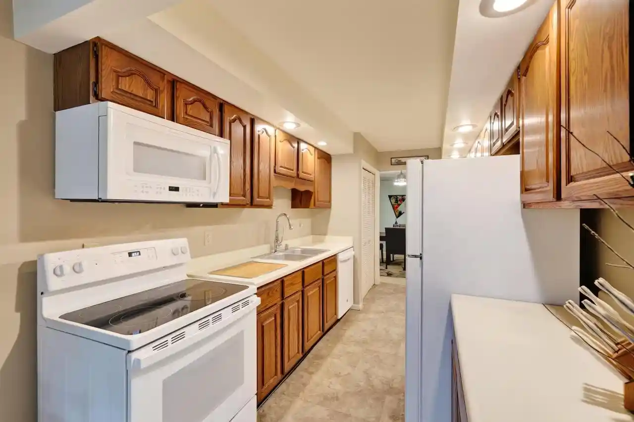3rd image of 1522 Golf View Road Road #D, Madison, WI 53704 | MLS# 2030492