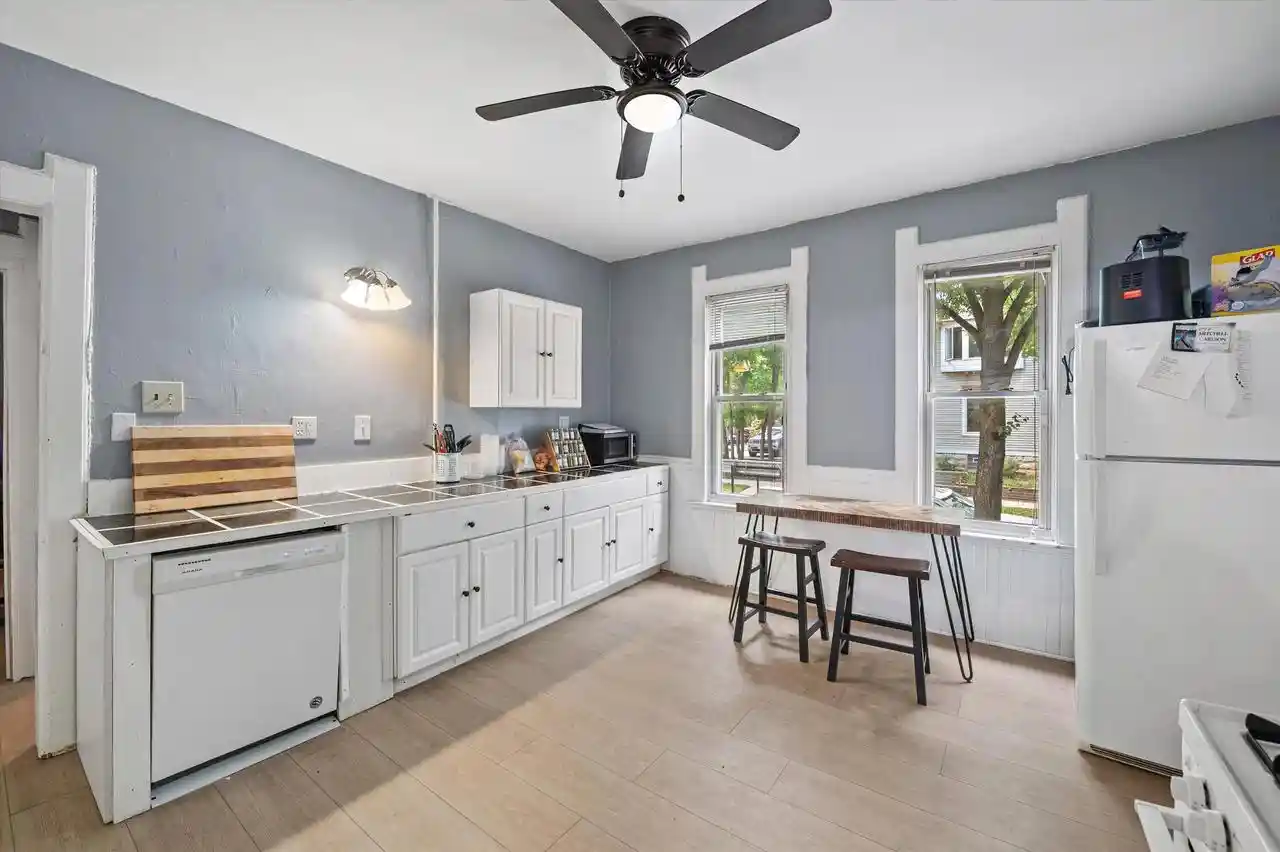 Photo 2 of Multi family home for sale at 1600 E Kane Pl Pl #1602, Milwaukee, WI 53202 | MLS# 1976169 | Listing updated on 2026-09-09