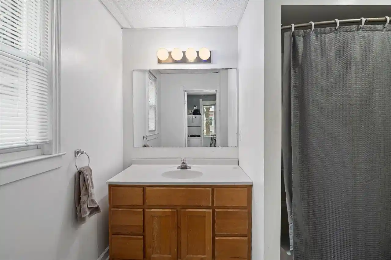 Listing Photo 5 - Condo for sale in building located at 1600 E Kane Pl Pl, Milwaukee, WI 53202 - Unit #1602