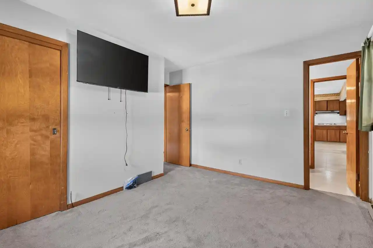 5th image of 916 Jefferson Street Street, West Bend, WI 53090 | MLS# 1976167
