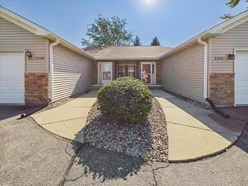 5th image of 2302/2308 Bootmaker Dr Dr, Beloit, WI 53511 | MLS# 2030494