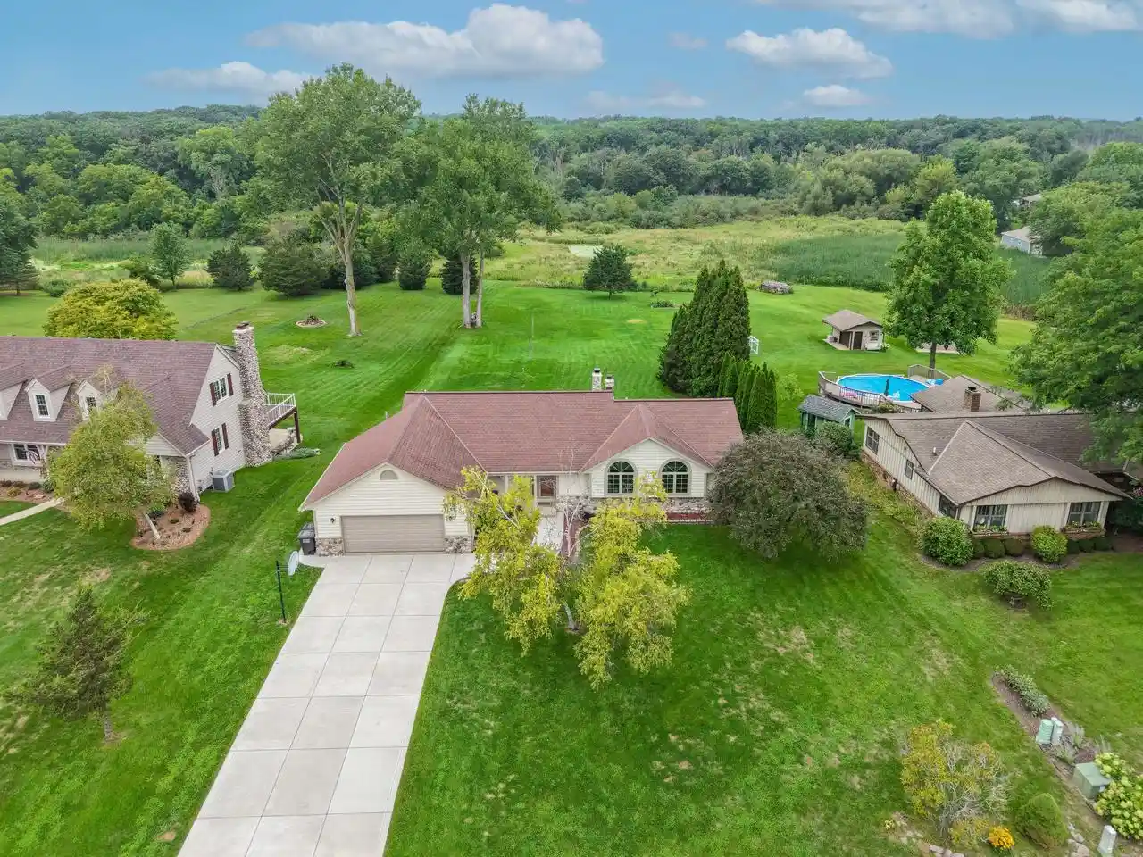Photo 1 of Single family home for sale at 27346 Foxhaven Dr Dr, Waterford, WI 53185 | MLS# 1976186 | Listing updated on 2026-10-10