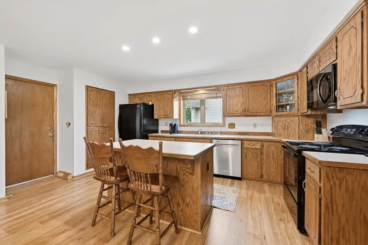 Photo 4 of Single family home for sale at 27346 Foxhaven Dr Dr, Waterford, WI 53185 | MLS# 1976186 | Listing updated on 2026-10-10