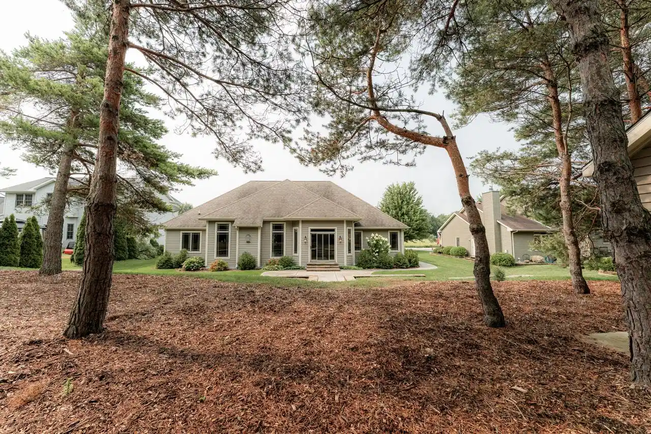4th image of 5020 Pine Tree Circle Circle, Racine, WI 53402 | MLS# 1976178