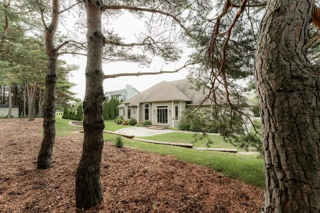5th image of 5020 Pine Tree Circle Circle, Racine, WI 53402 | MLS# 1976178