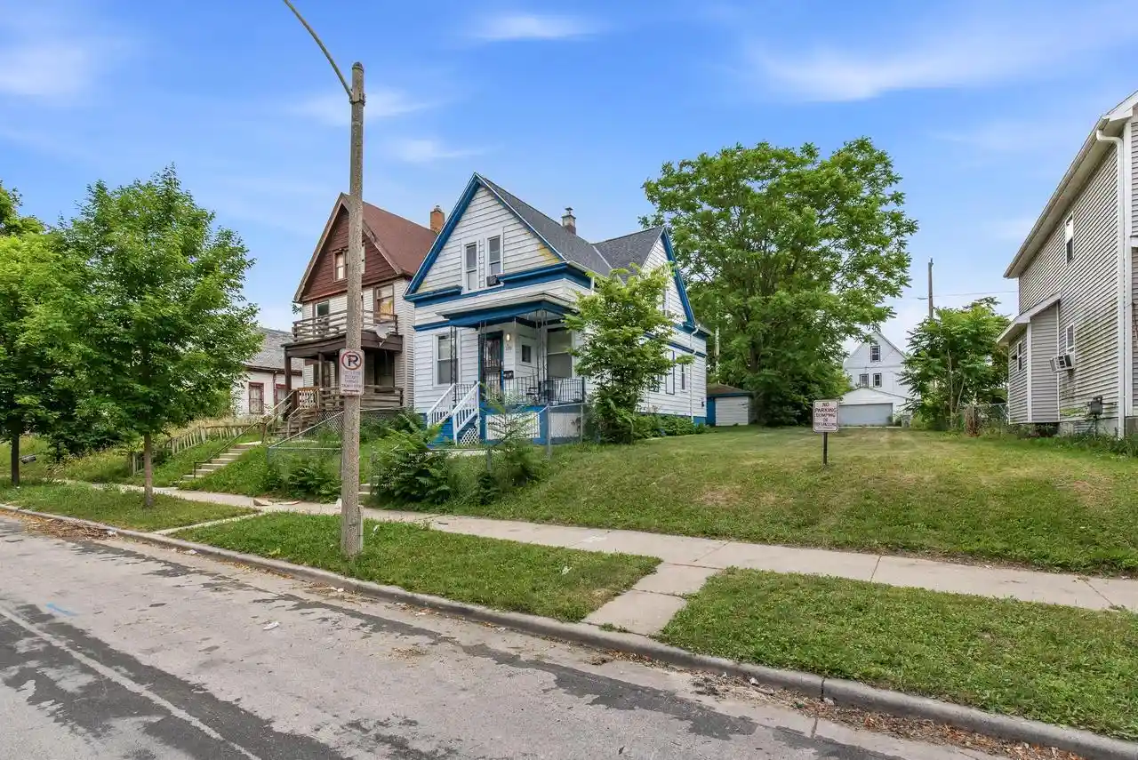 3rd image of 2848 N 19th Street Street, Milwaukee, WI 53206 | MLS# 1976187