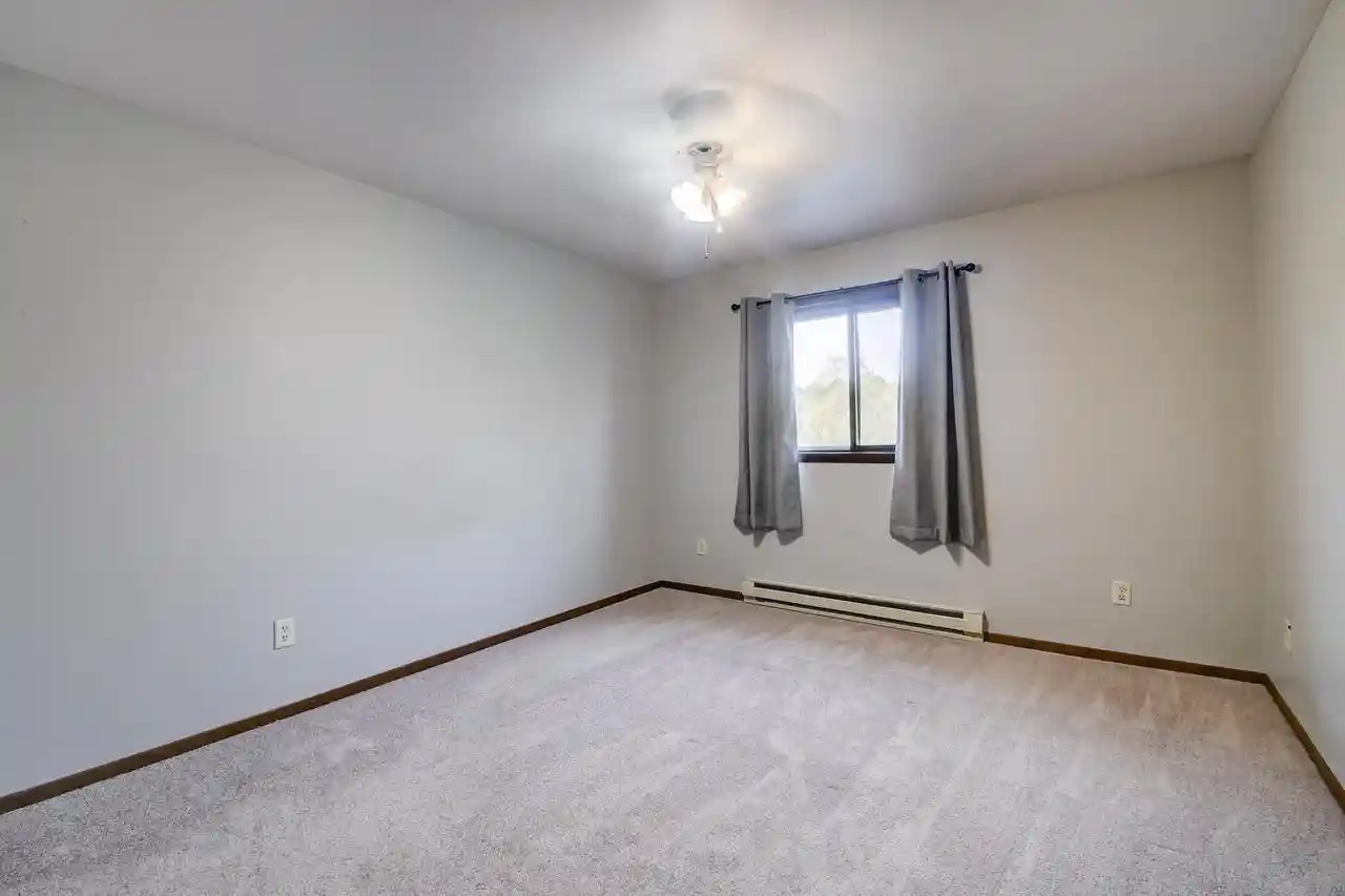 2nd image of 1141 Vogt Dr Dr, West Bend, WI 53095