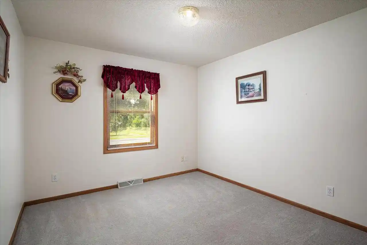 Photo 3 of Single family home for sale at 310 Haralson Lane Lane, La Crescent, MN 55947 | MLS# 1976206 | Listing updated on 2026-09-03