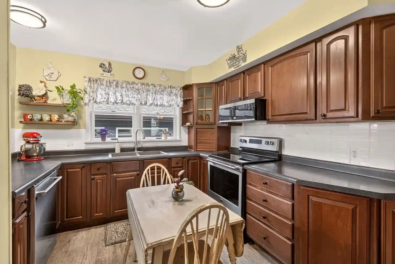 2nd image of 2101 Green Bay Street Street, La Crosse, WI 54601 | MLS# 1976202
