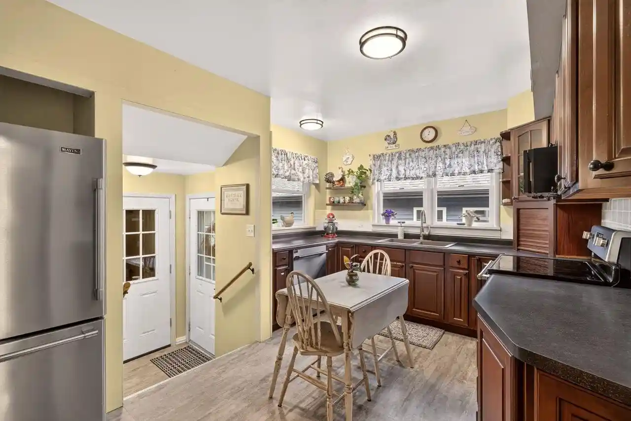 3rd image of 2101 Green Bay Street Street, La Crosse, WI 54601 | MLS# 1976202