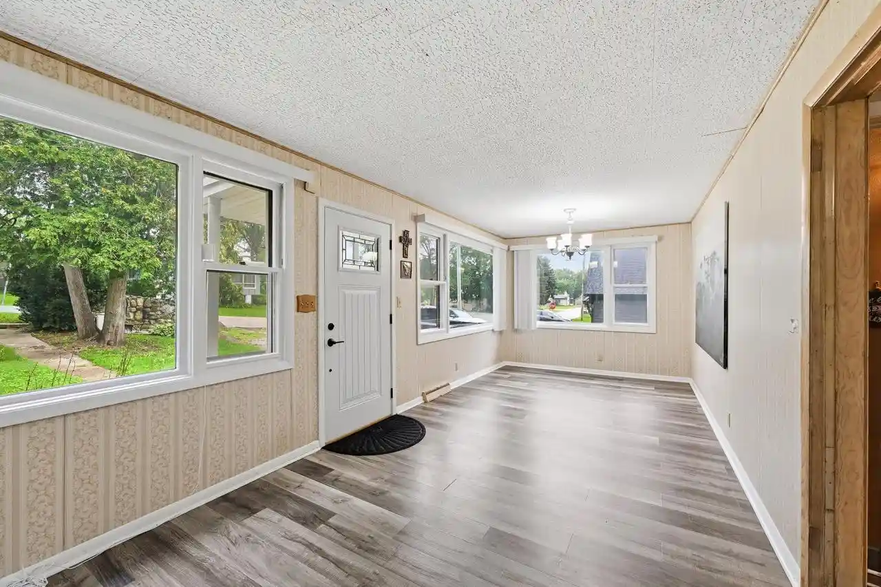 Photo 3 of Single family home for sale at 5725 E Peninsula Dr Dr, Waterford, WI 53185 | MLS# 1976215 | Listing updated on 2026-09-14