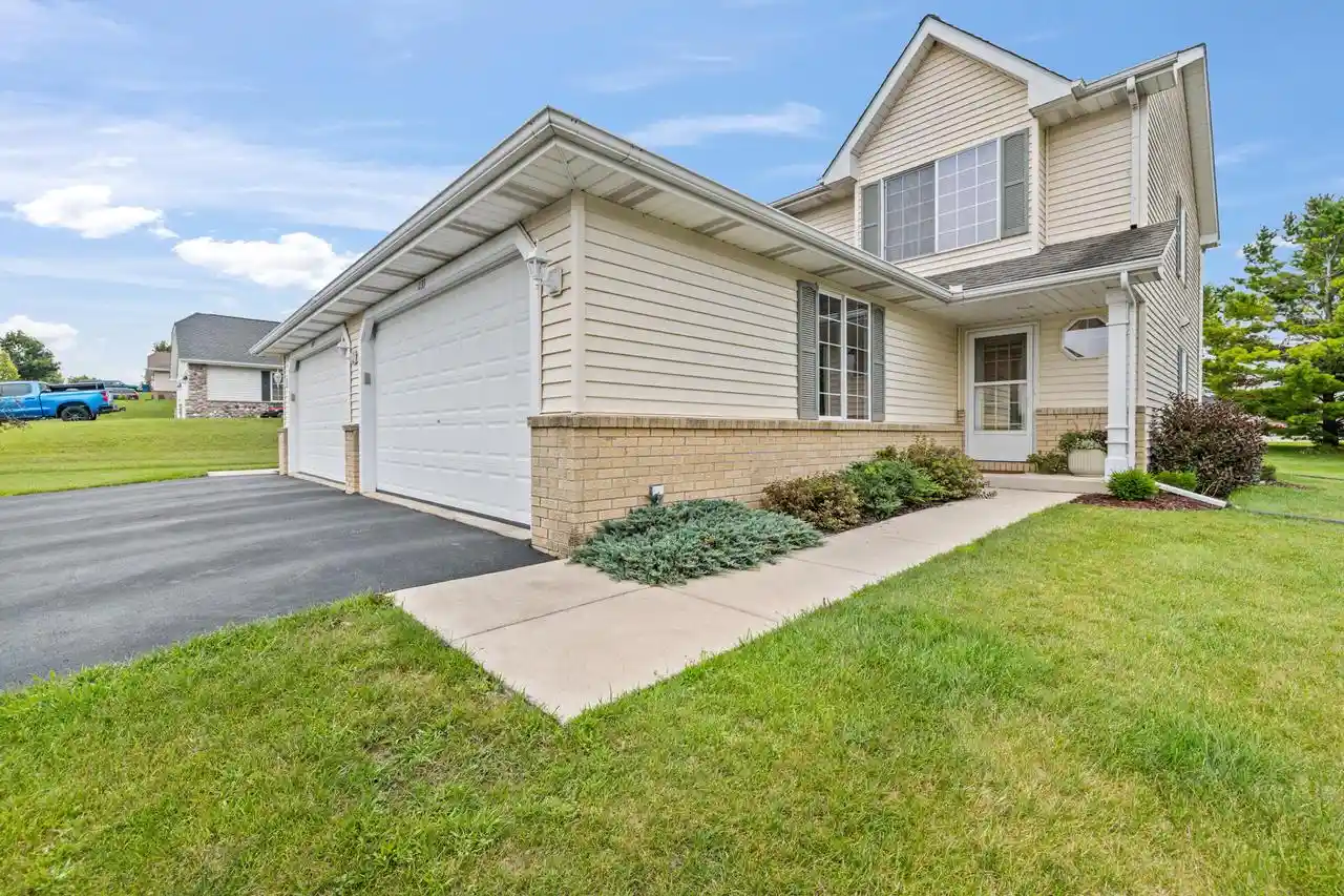 1st image of 1133 Ellys Way Way, Slinger, WI 53086 | MLS# 1976219