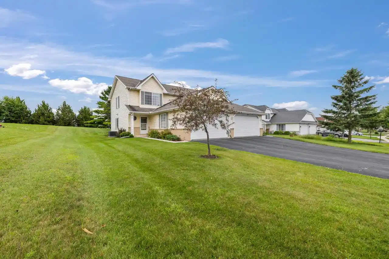 1st image of 1135 Ellys Way Way, Slinger, WI 53086 | MLS# 1976224