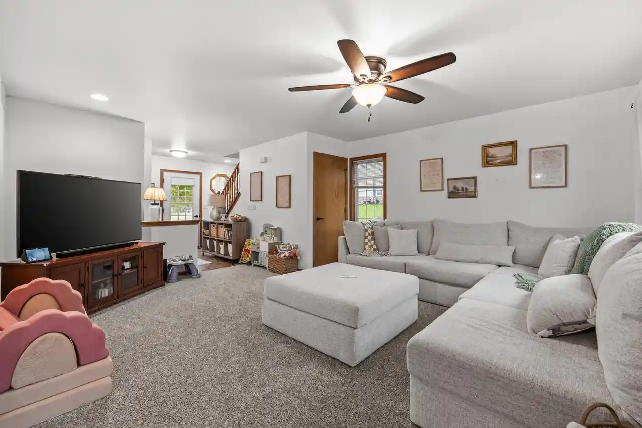 3rd image of 1135 Ellys Way Way, Slinger, WI 53086 | MLS# 1976224