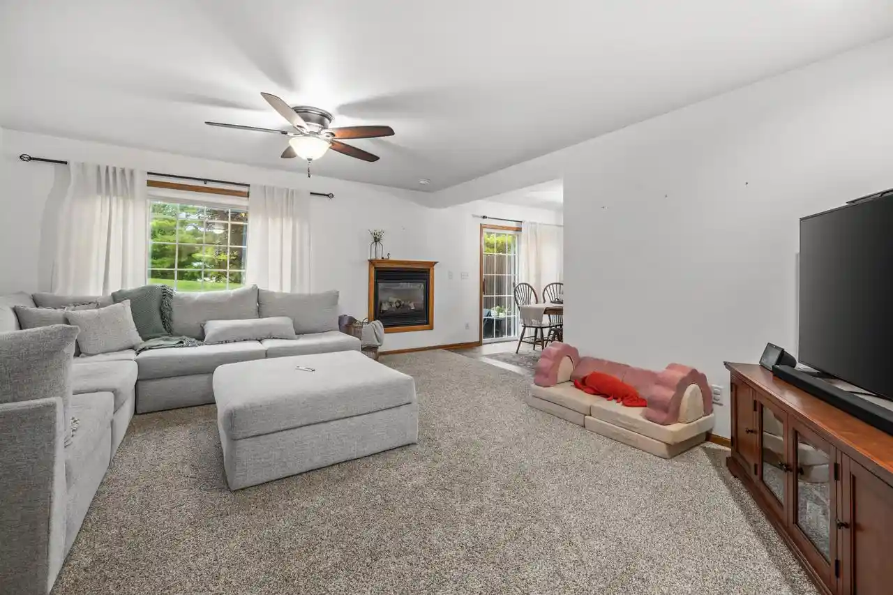 4th image of 1135 Ellys Way Way, Slinger, WI 53086 | MLS# 1976224