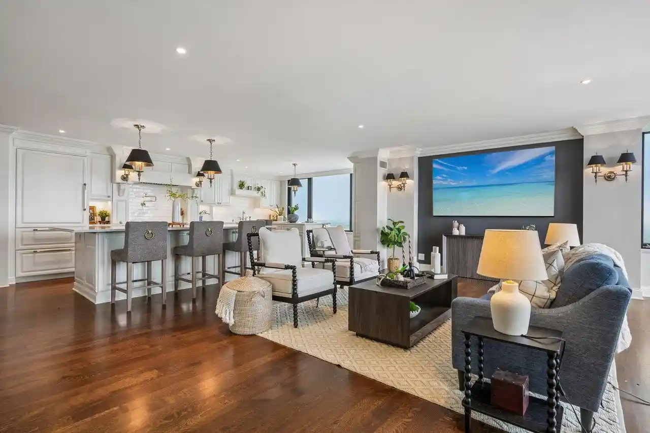 Listing Photo 5 - Condo for sale in building located at 929 N Astor St St, Milwaukee, WI 53202 - Unit #2706-08