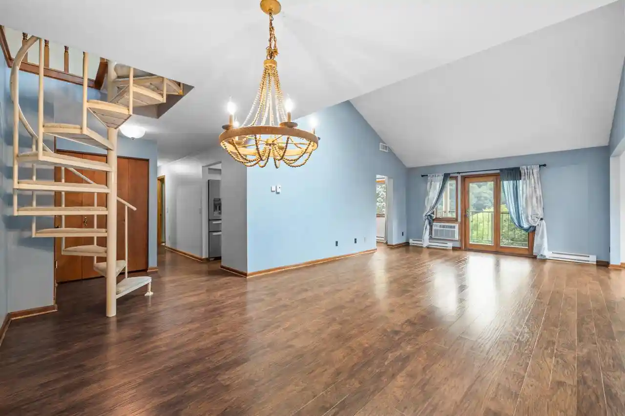 3rd image of 530 N Silverbrook Dr Dr, West Bend, WI 53090