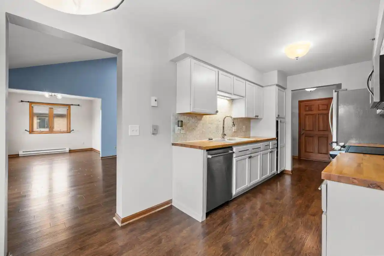 4th image of 530 N Silverbrook Dr Dr, West Bend, WI 53090