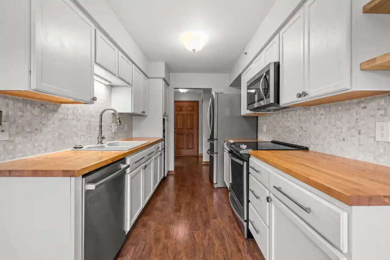 5th image of 530 N Silverbrook Dr Dr, West Bend, WI 53090