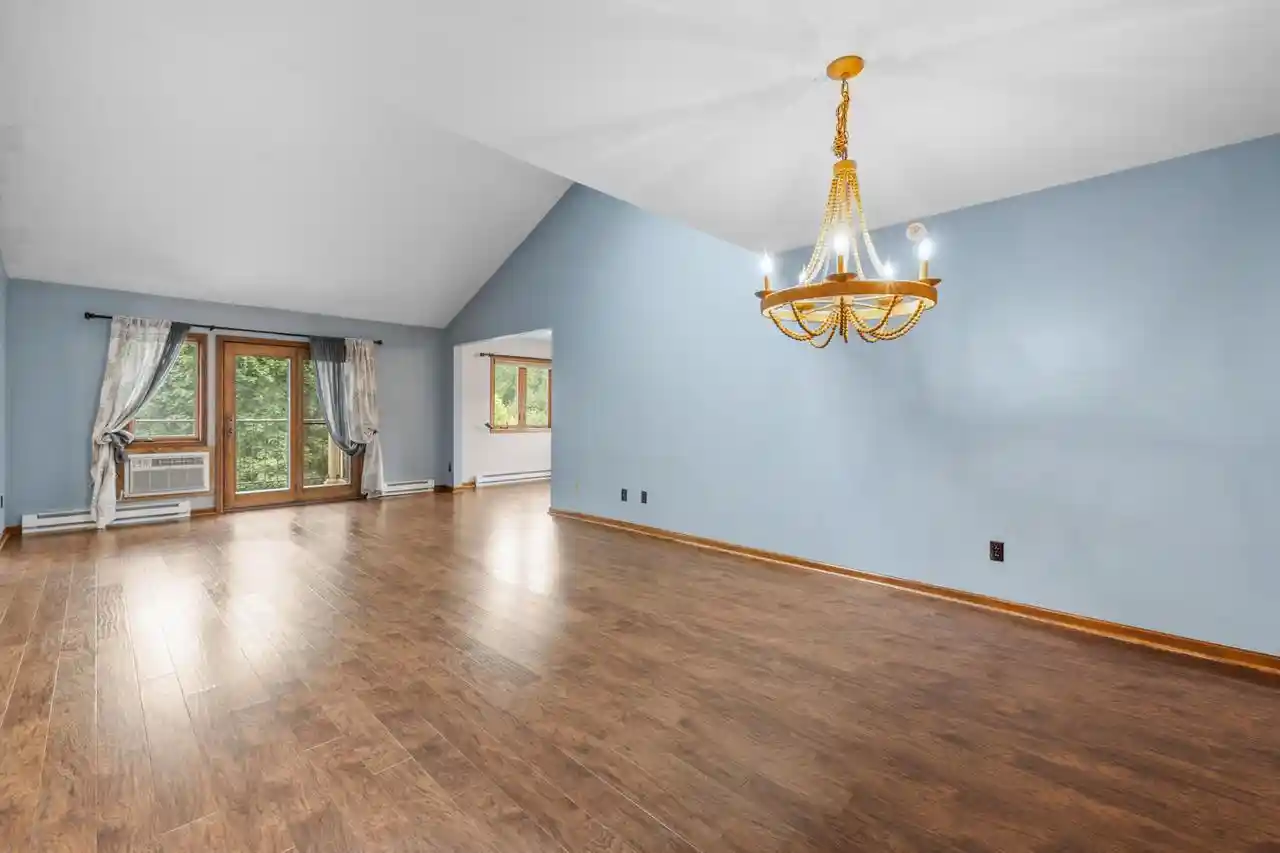 2nd image of 530 N Silverbrook Dr Dr, West Bend, WI 53090