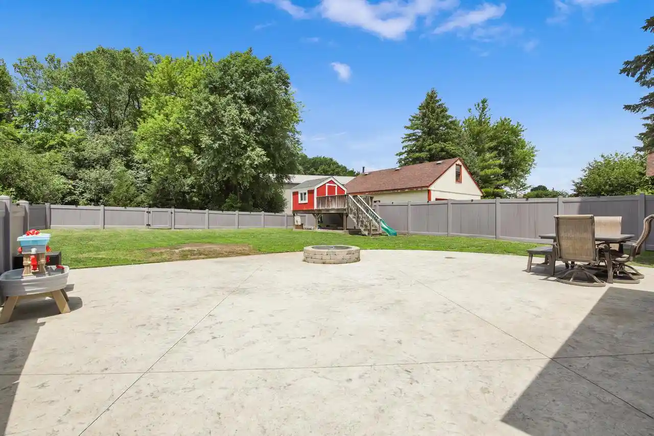 3rd image of 131 Kettle Moraine Dr N Dr N, Slinger, WI 53086 | MLS# 1976220
